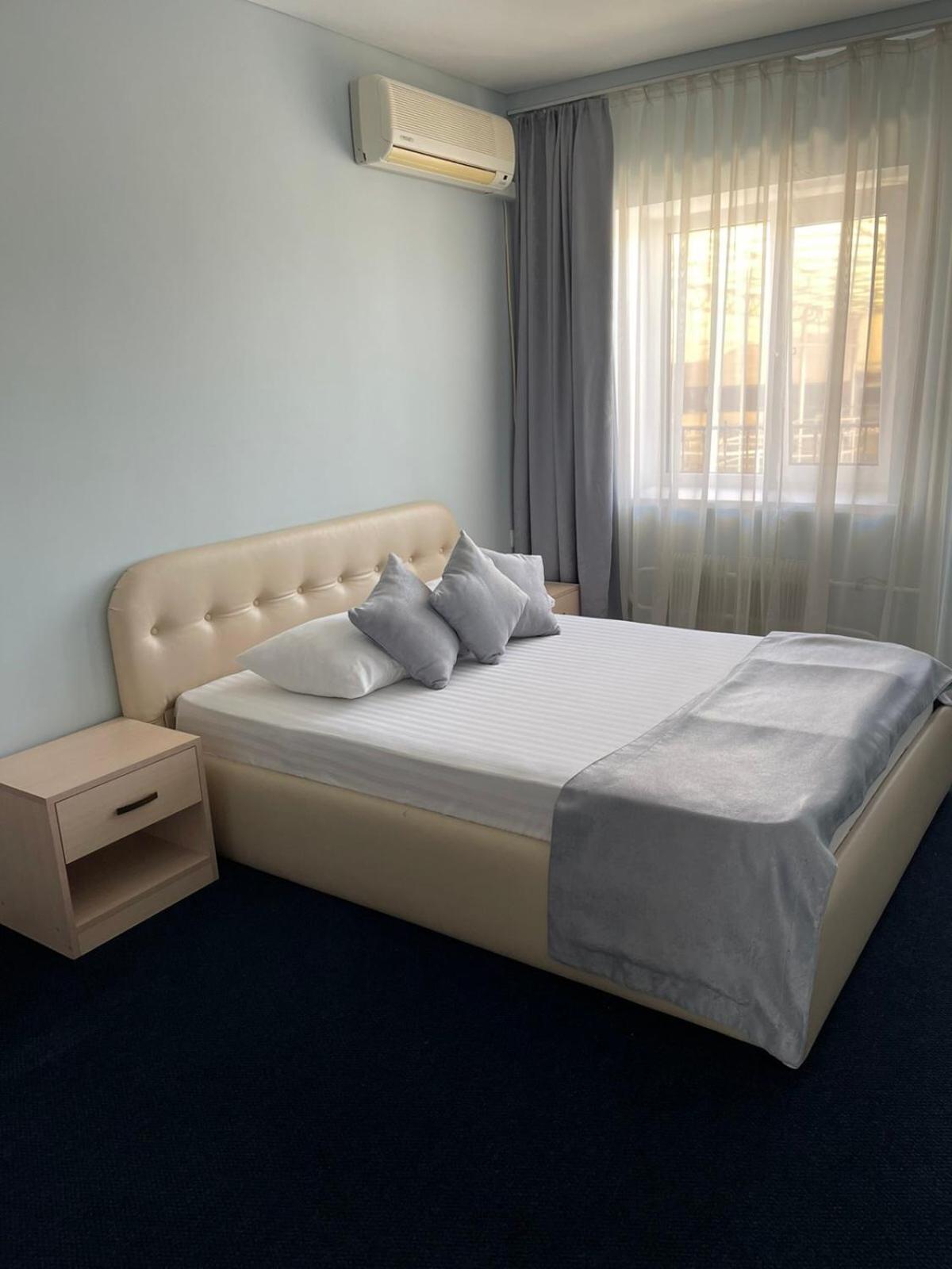 Sv Hotel, Restaurant & Airport Parking Todiresti  Extérieur photo