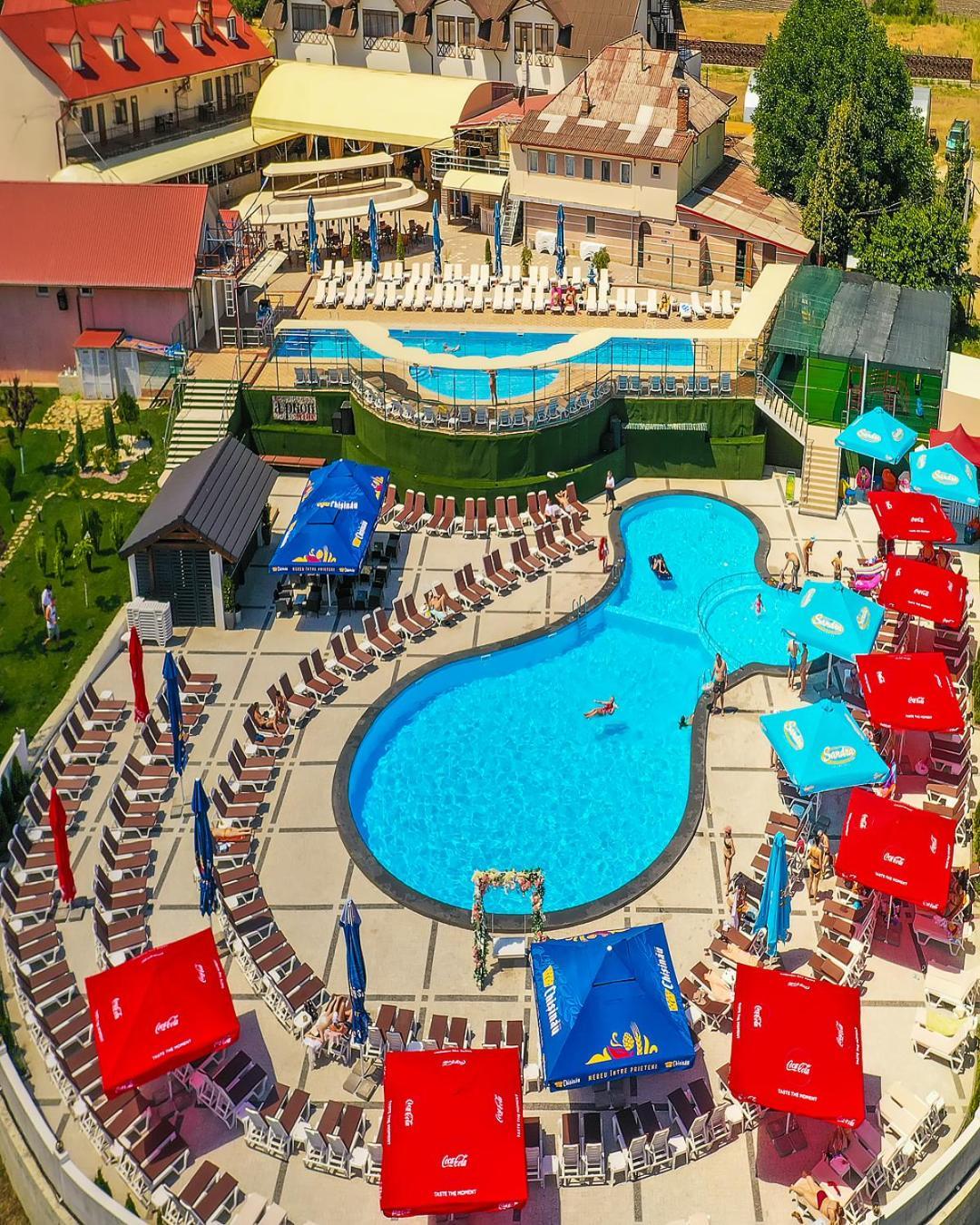 Sv Hotel, Restaurant & Airport Parking Todiresti  Extérieur photo