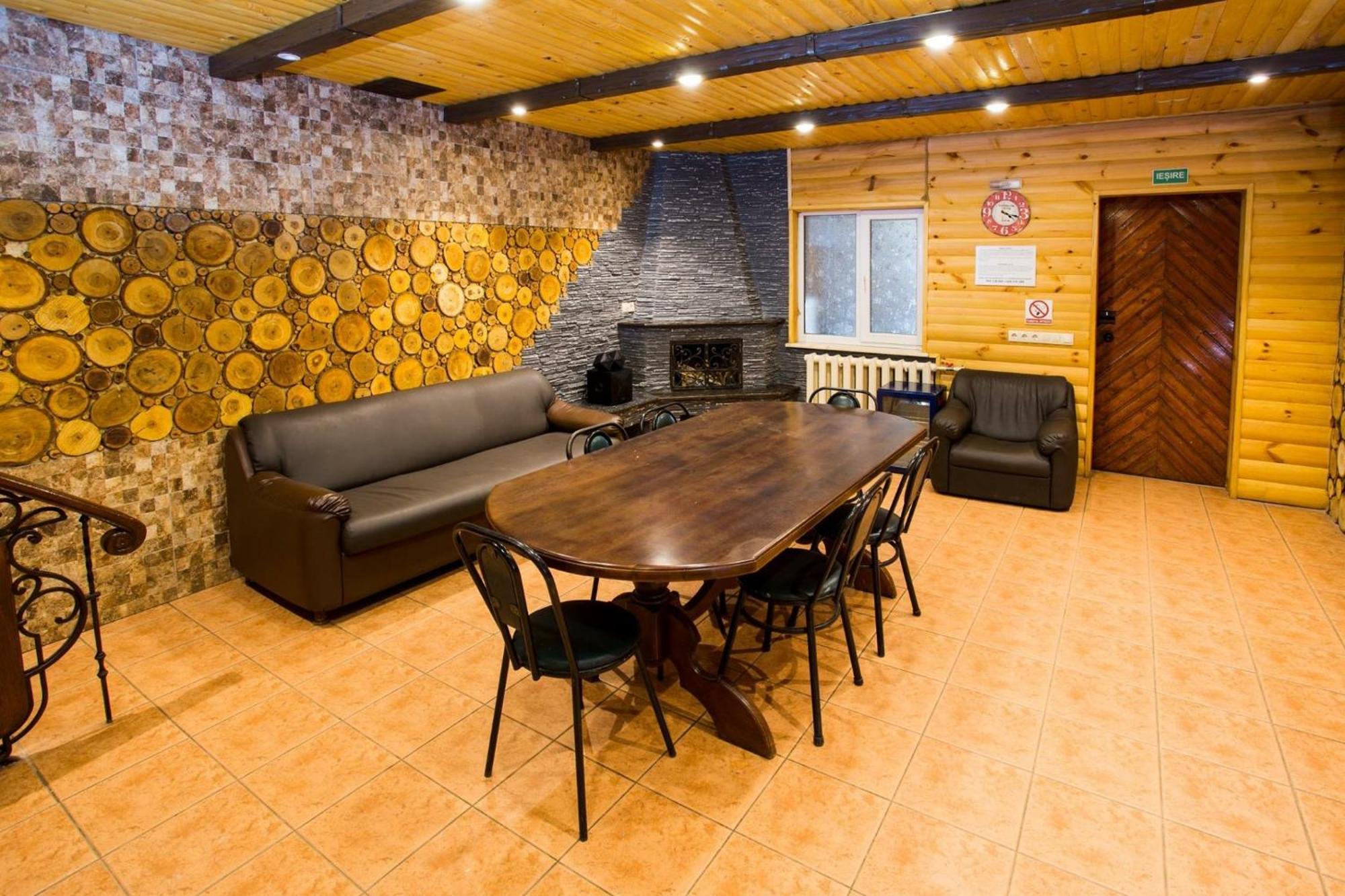 Sv Hotel, Restaurant & Airport Parking Todiresti  Extérieur photo